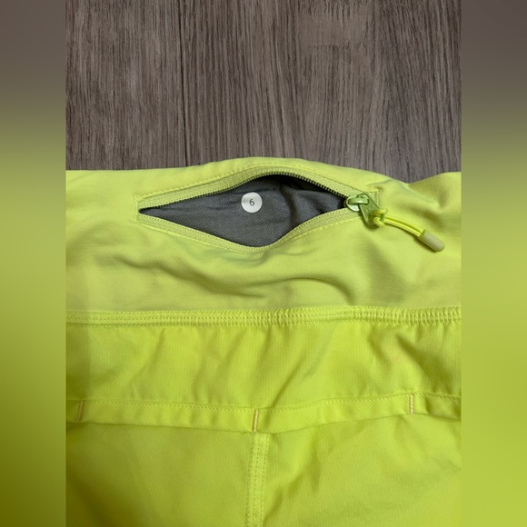 Lululemon Speed Shorts Size 6 - Picture 6 of 8